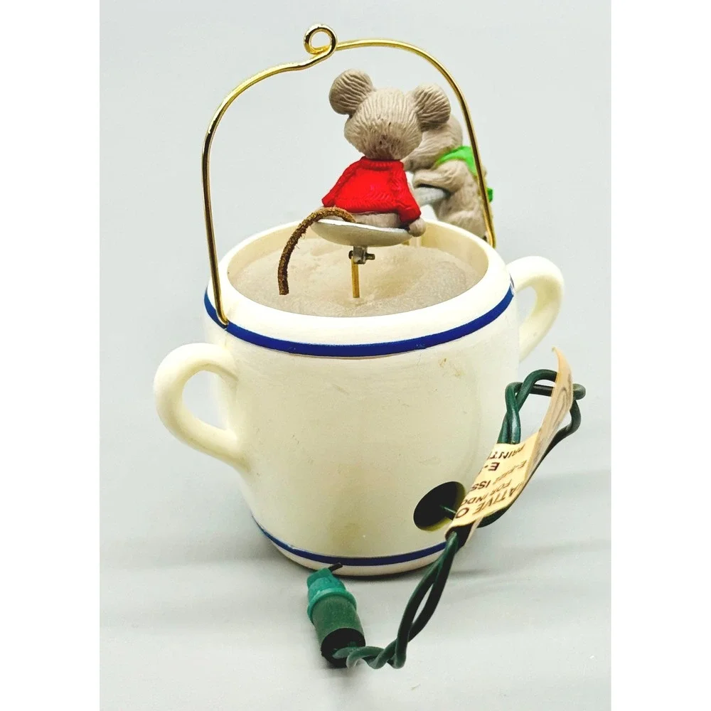 Hallmark Keepsake Ornament Thomas Kinkade Warmth of Home‎ Loving Spoonful Mice